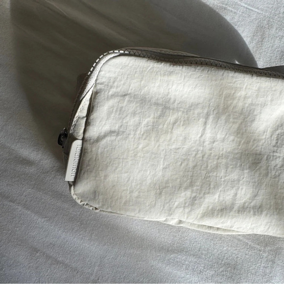 🆕 Lululemon Everywhere Belt Bag White Opal - Picture 2 of 7